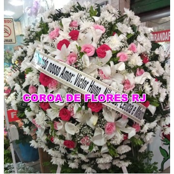 28 - COROA ROSAS SUAVE LIRIOS E COPO DE LEITE TAMANHO (1,50 X 1,00 )